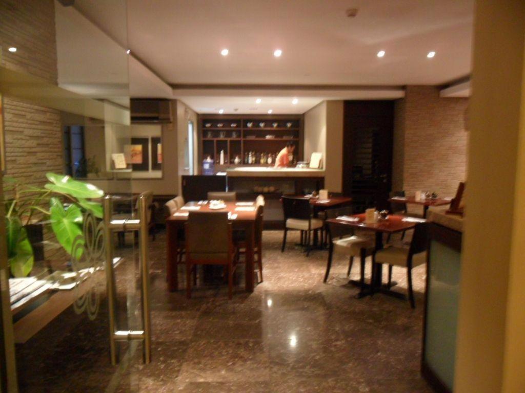 Amorsolo Mansion Hotel Manila Esterno foto