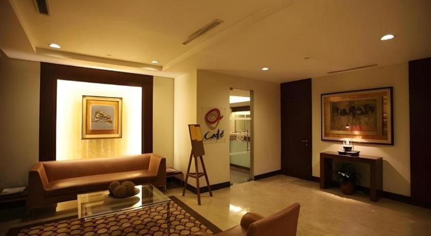 Amorsolo Mansion Hotel Manila Esterno foto