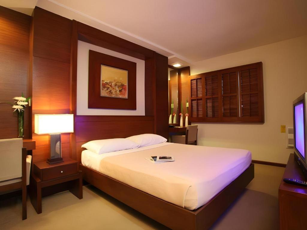 Amorsolo Mansion Hotel Manila Esterno foto