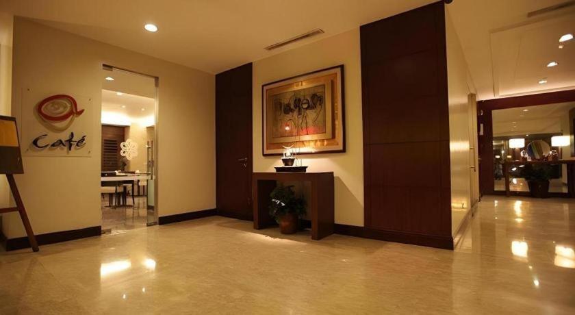 Amorsolo Mansion Hotel Manila Esterno foto