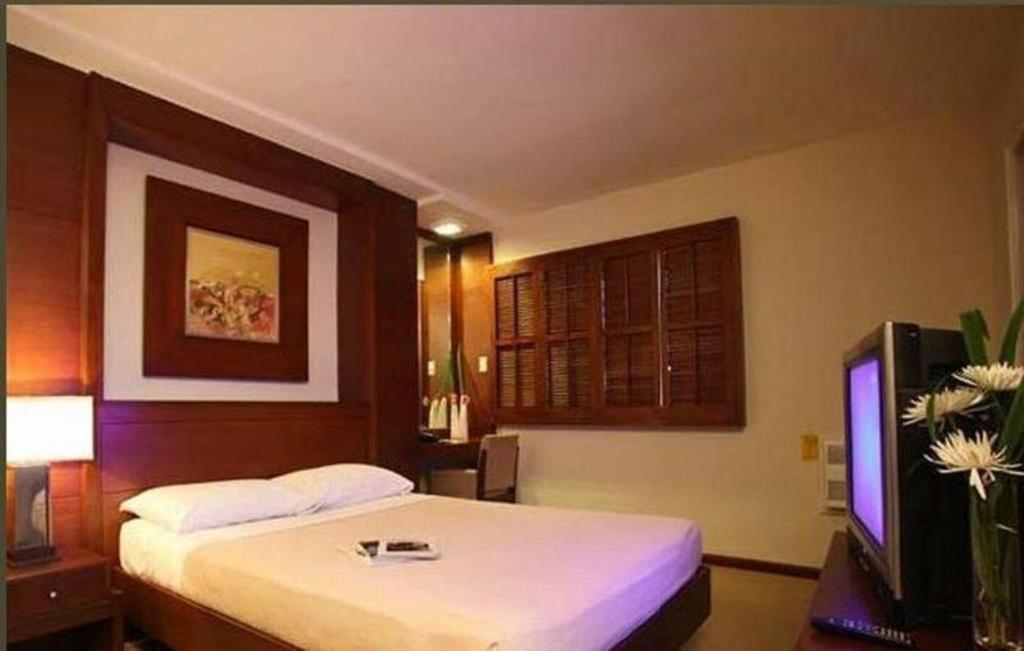 Amorsolo Mansion Hotel Manila Esterno foto